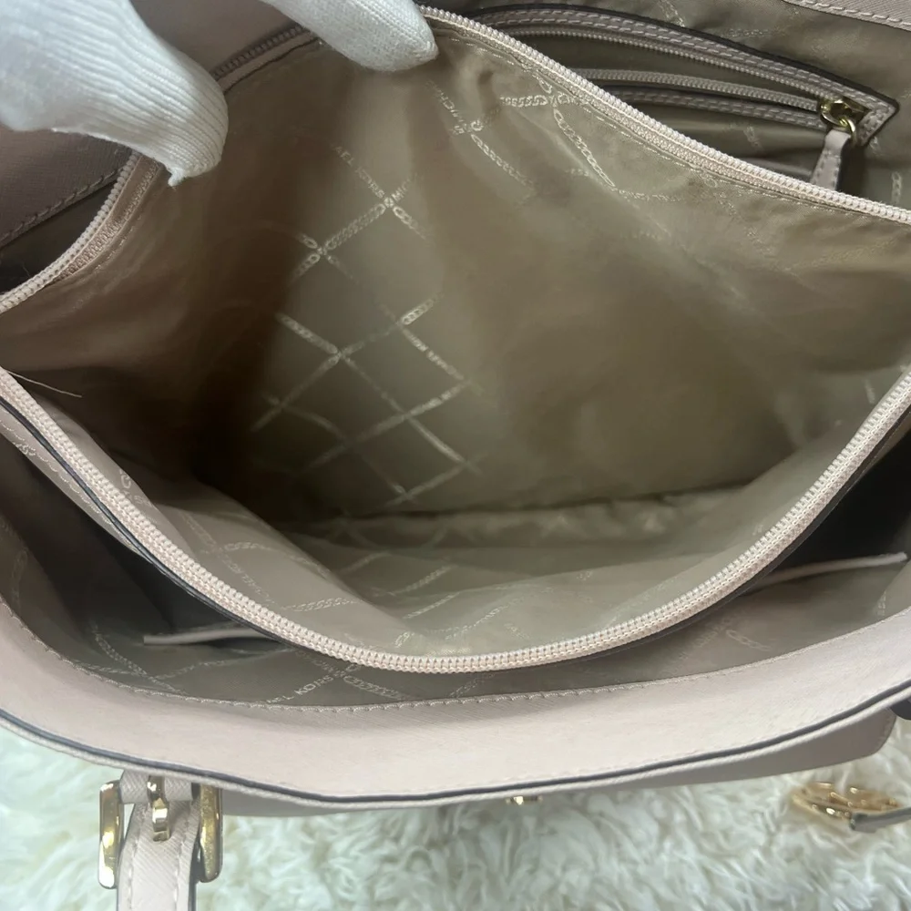 Michael Kors Tan Tote with Structured Design - Picture 8 of 16